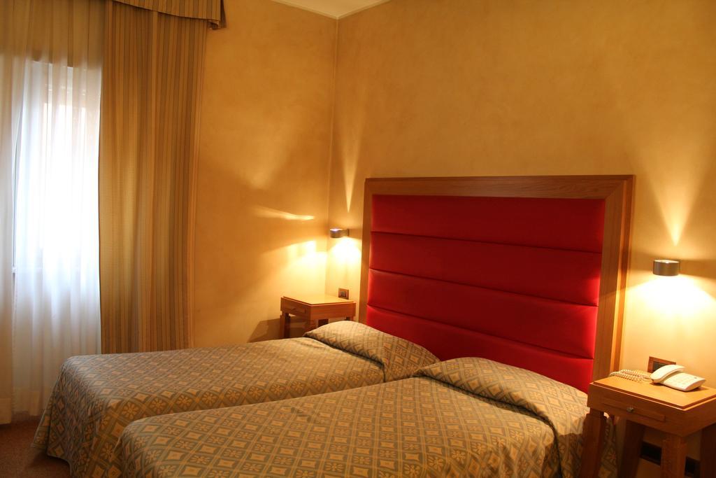 Hotel Castello L'Aquila Exterior photo